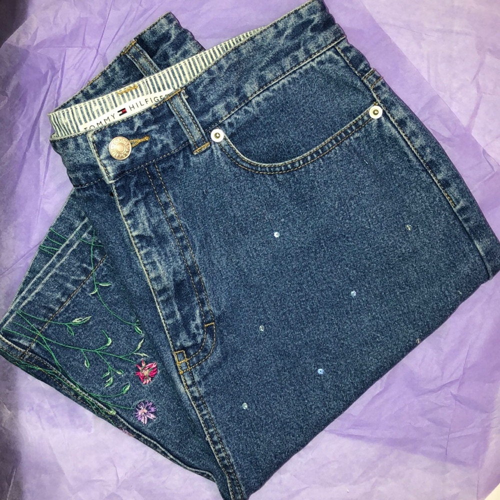 Vintage Tommy Hilfiger Embroidered Denim Skirt 🌷